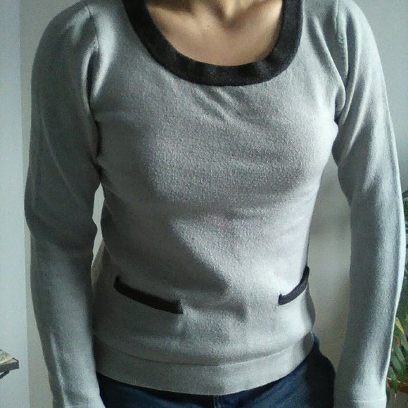 RW & Co Grey Contrast Trim Sweater w. Pockets - Picture 6 of 7